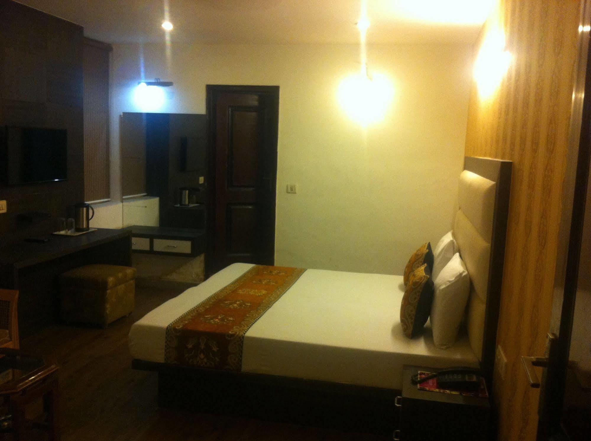 Hotel Karat 87 Inn New Delhi Luaran gambar