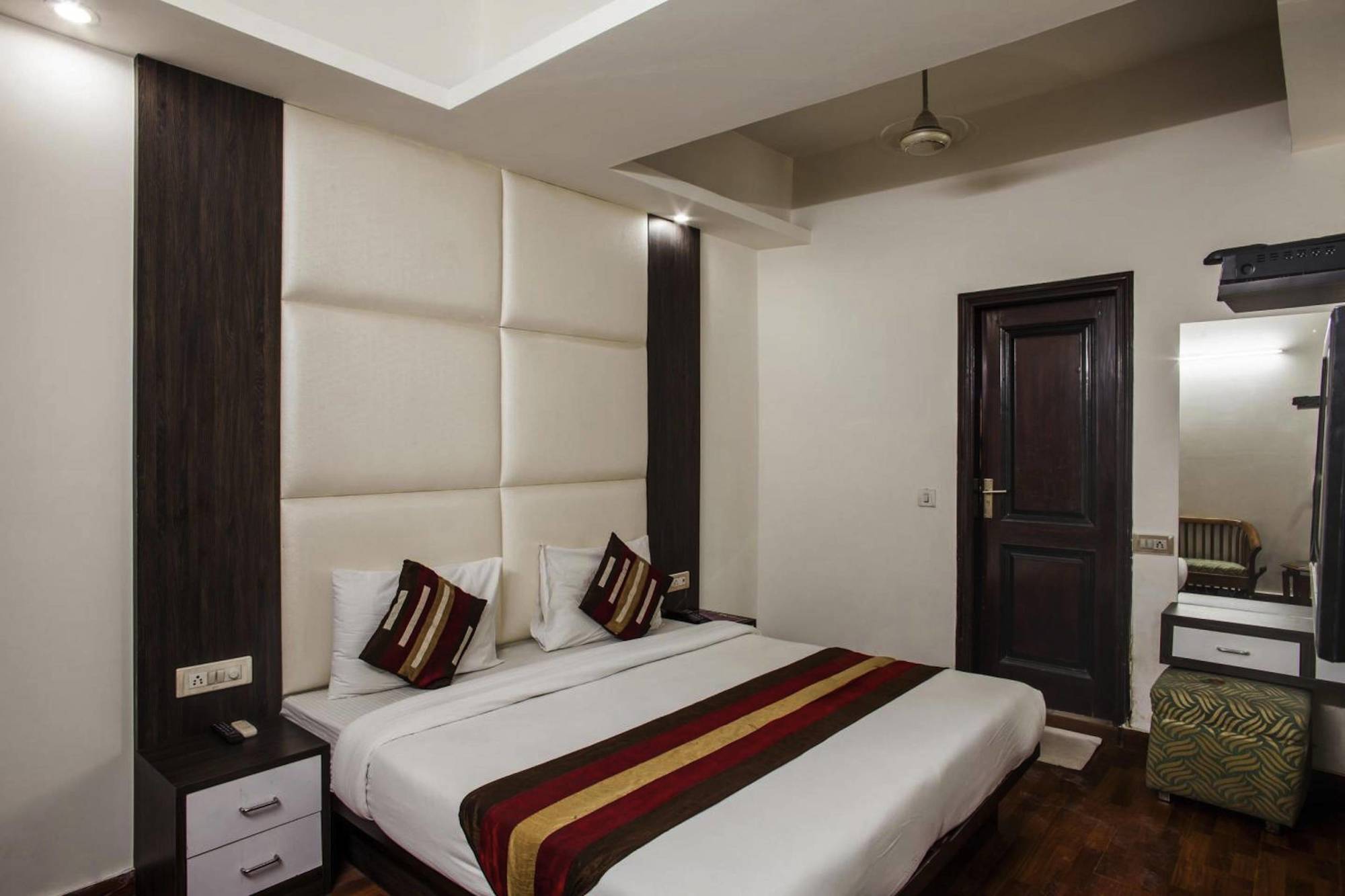 Hotel Karat 87 Inn New Delhi Luaran gambar
